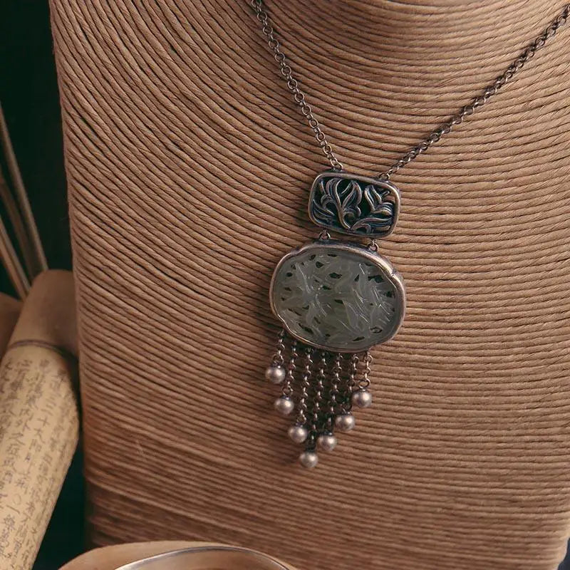 Vintage Inspired Silver Plated Zinc Alloy Necklace with Chalcedony Stone