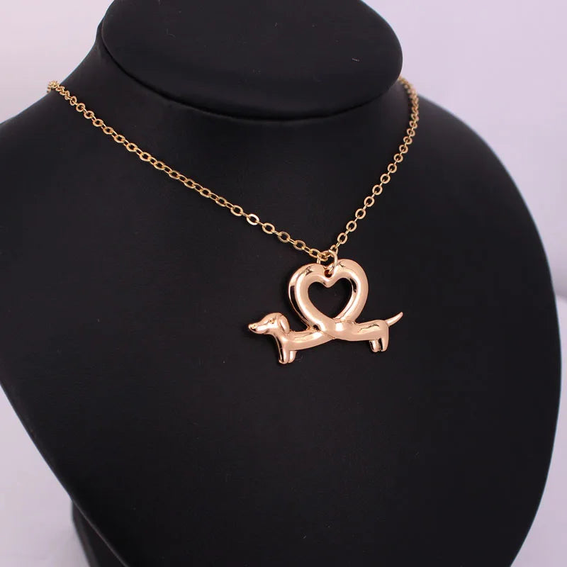 Heart Dog Dachshund Necklace Pendant in Silver/Gold Plated Zinc Alloy