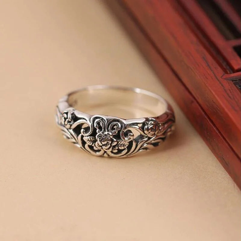 Engraved Filigree Flower Zinc Alloy Ring - Feminine, Antique Inspired