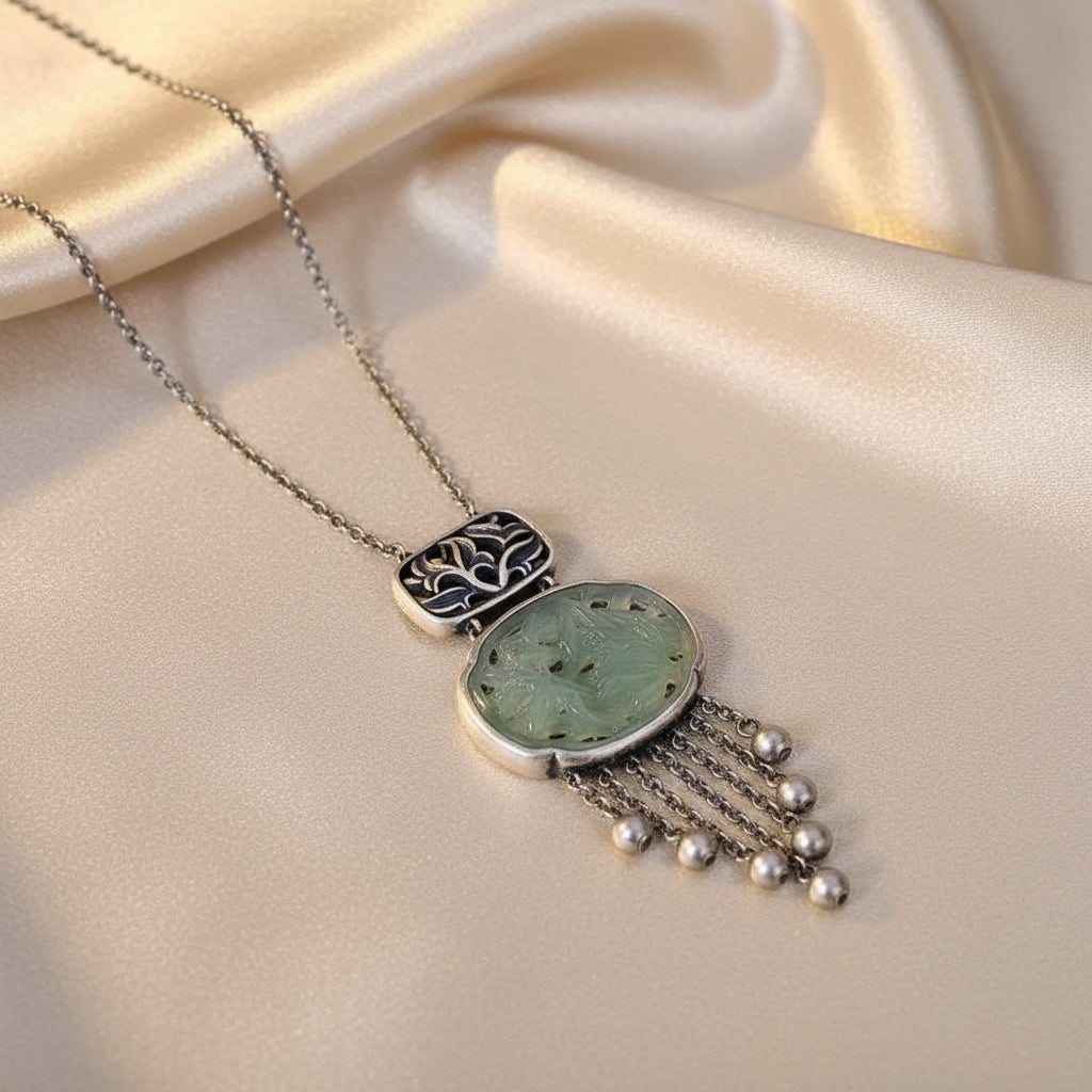 Vintage Inspired Silver Plated Zinc Alloy Necklace with Chalcedony Stone