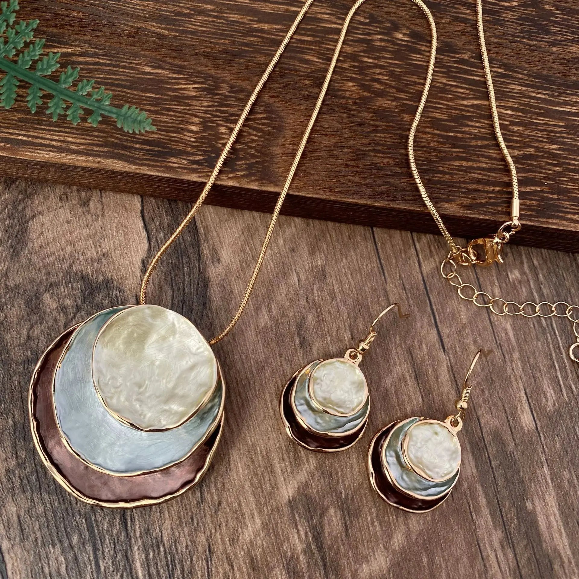 Seashell Inspired 3 Shade Unusual Alloy Earrings & Necklace