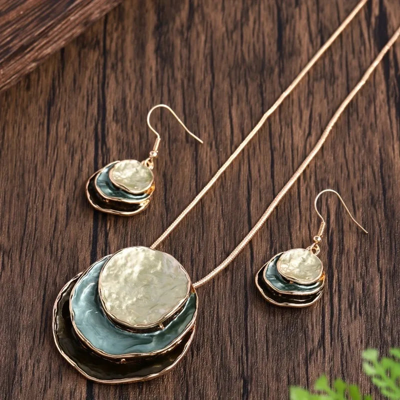 Seashell Inspired 3 Shade Unusual Alloy Earrings & Necklace