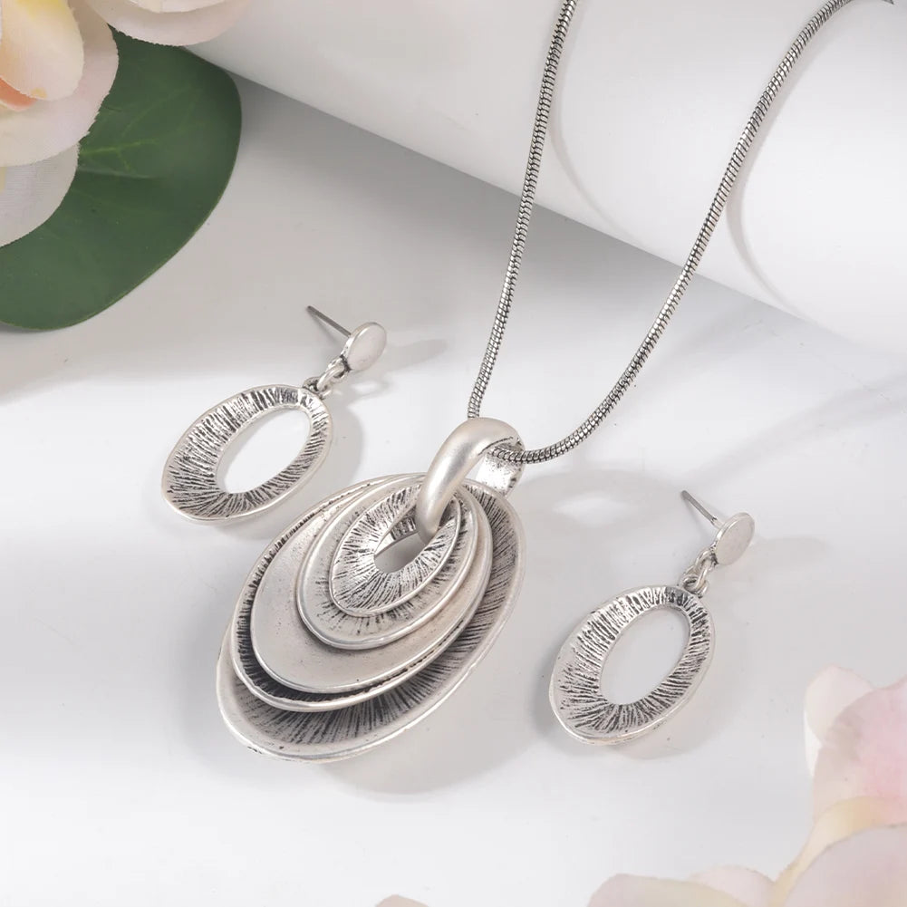 Zinc Alloy Set: Oval Multi-layer Circle Pendant, Snakeskin Necklace, Earrings