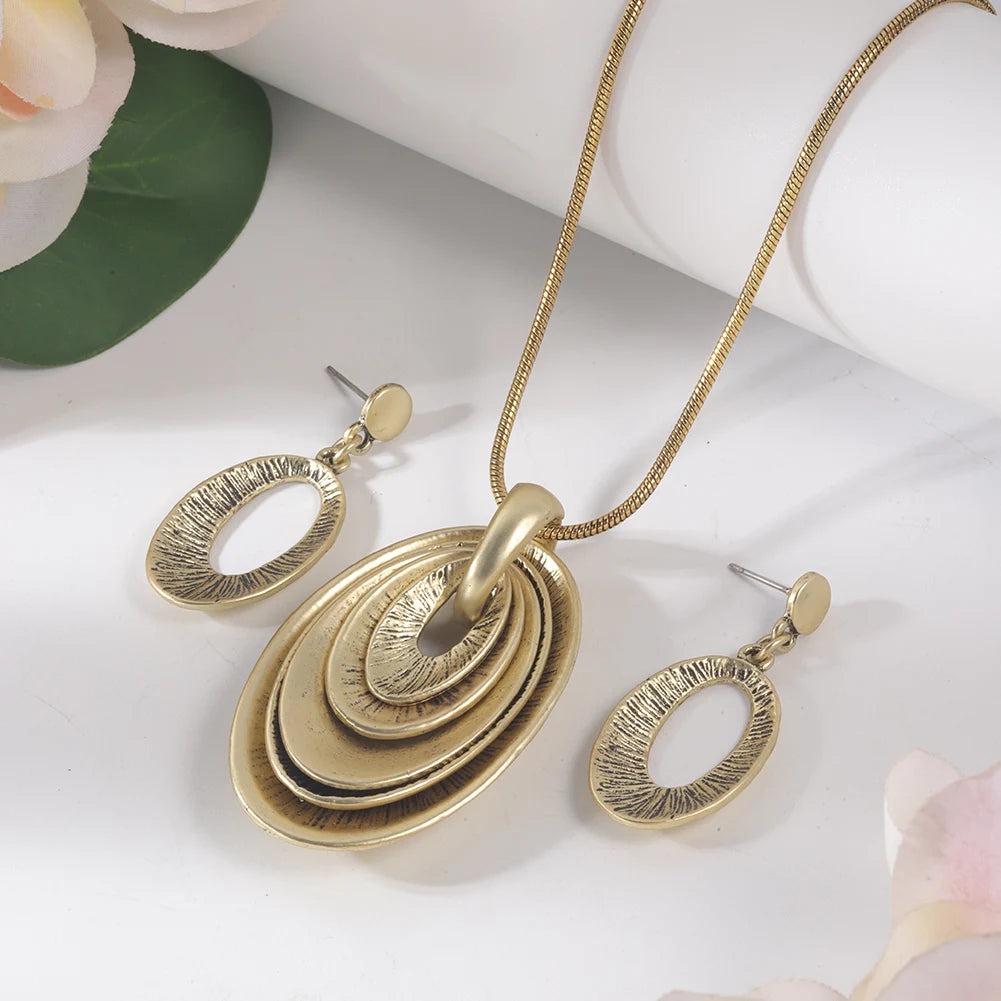 Zinc Alloy Set: Oval Multi-layer Circle Pendant, Snakeskin Necklace, Earrings