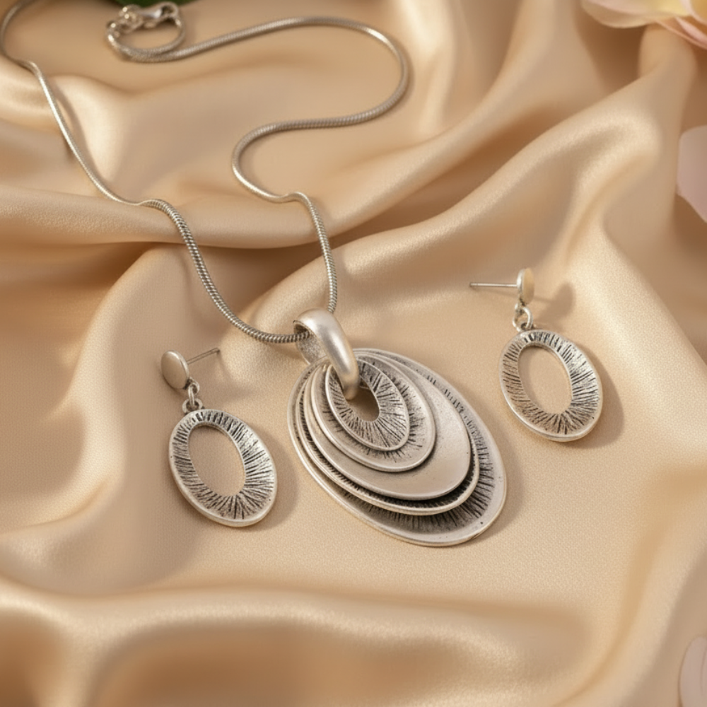 Zinc Alloy Set: Oval Multi-layer Circle Pendant, Snakeskin Necklace, Earrings