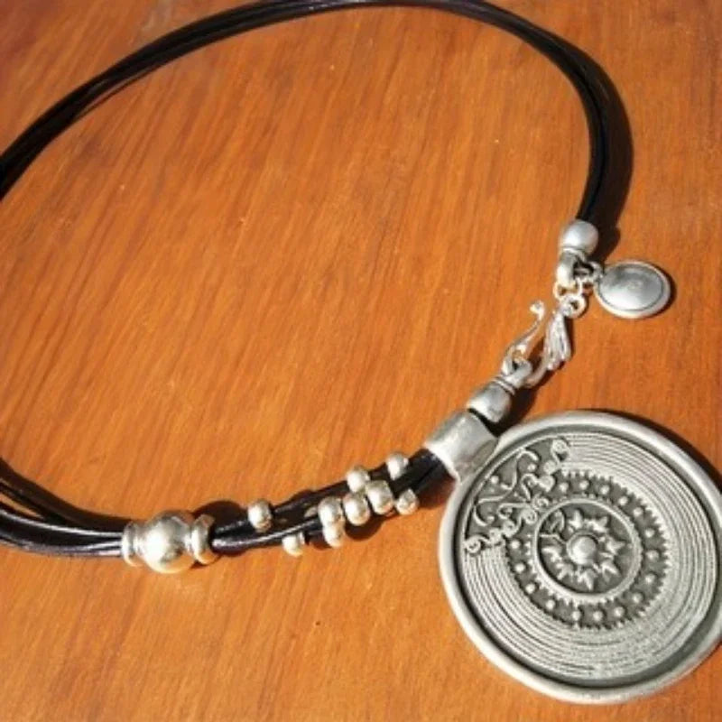 Boho Carved Floral Circle Pendant Alloy Necklace Rope Chain